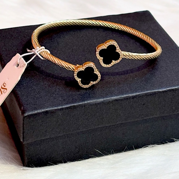 Stella Rose Jewelry - Gold Plated Clover Bracelet - Onyx (NWT)